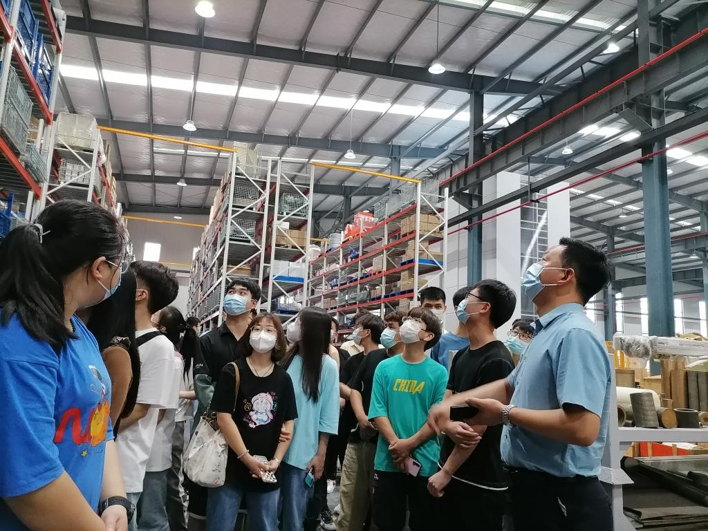 访企拓岗促就业 beat365组织学生到荆门地区企业观摩